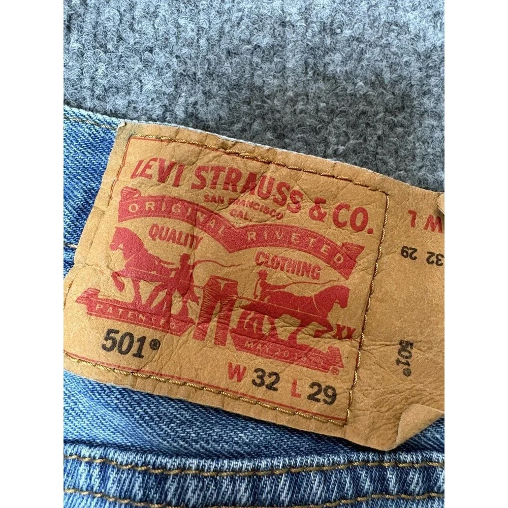 Levi's 501 Jeans Mens 32x28 Blue Straight Regular Fit Light Wash Denim Casual
